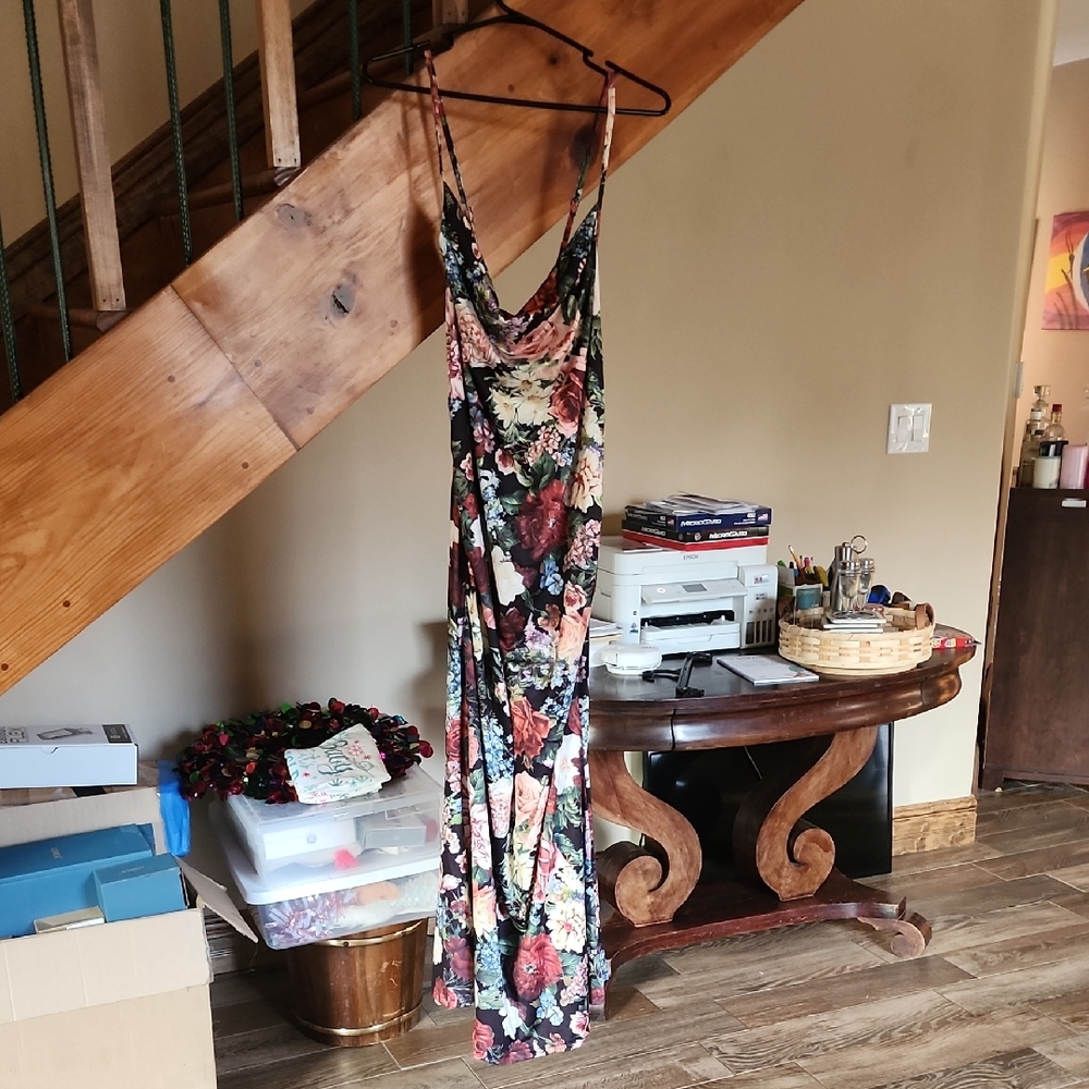 SHEIN Black Floral Maxi Dress